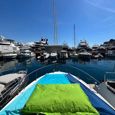 Hotel en barco Boat In