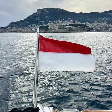 Ботель Boat In *