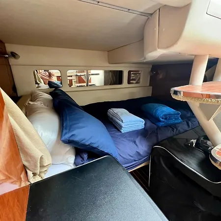 Boat In 보트호텔 몬테카를로